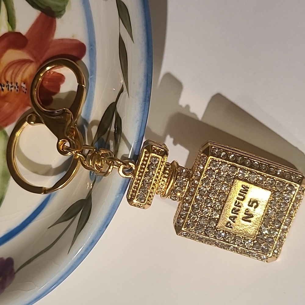 Ladies Womens Rhinestone Perfume Parfum No. 5 Gold Keychain/Bag Charm
